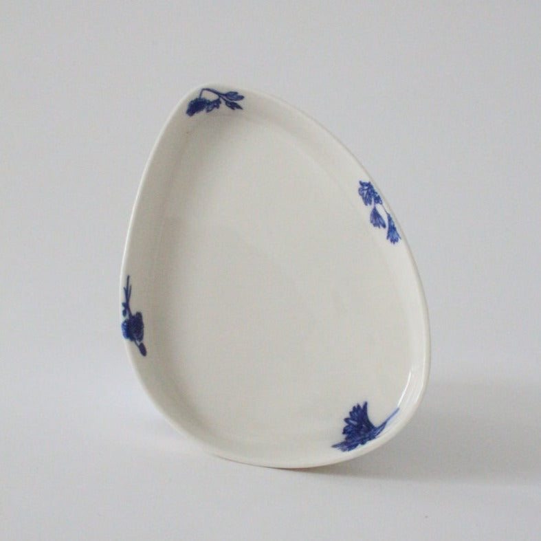 Blue Flower Amorf Beyaz Porselen Tabak